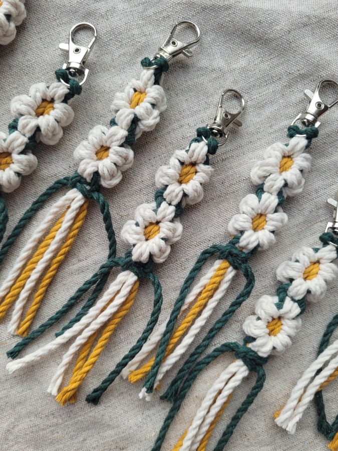 Raktų pakabutis - dvi ramunės