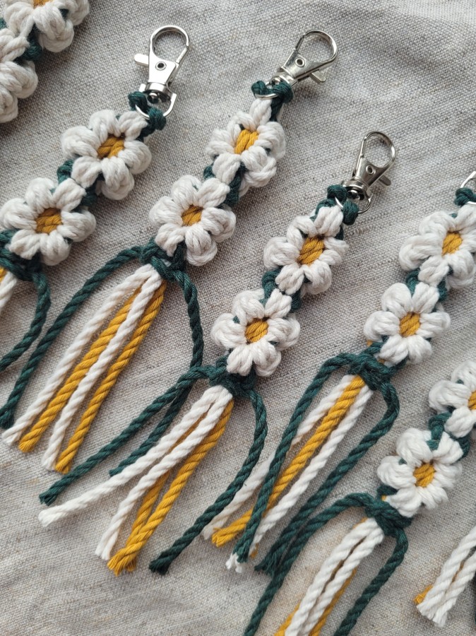 Raktų pakabutis - dvi ramunės