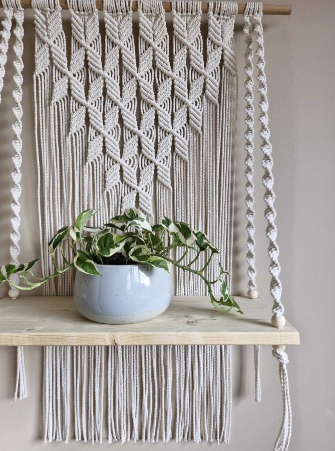 Macrame lentynelė - Eglalė