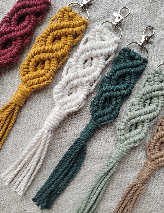 Raktų pakabukas - dvi pynės