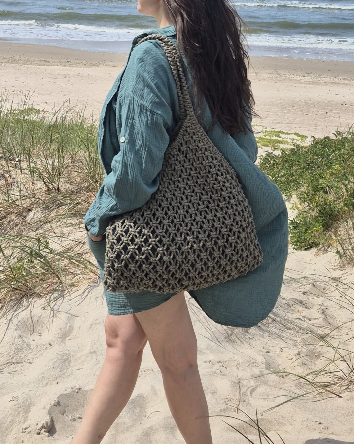 Rankų darbo chaki spalvos paplūdimio krepšys