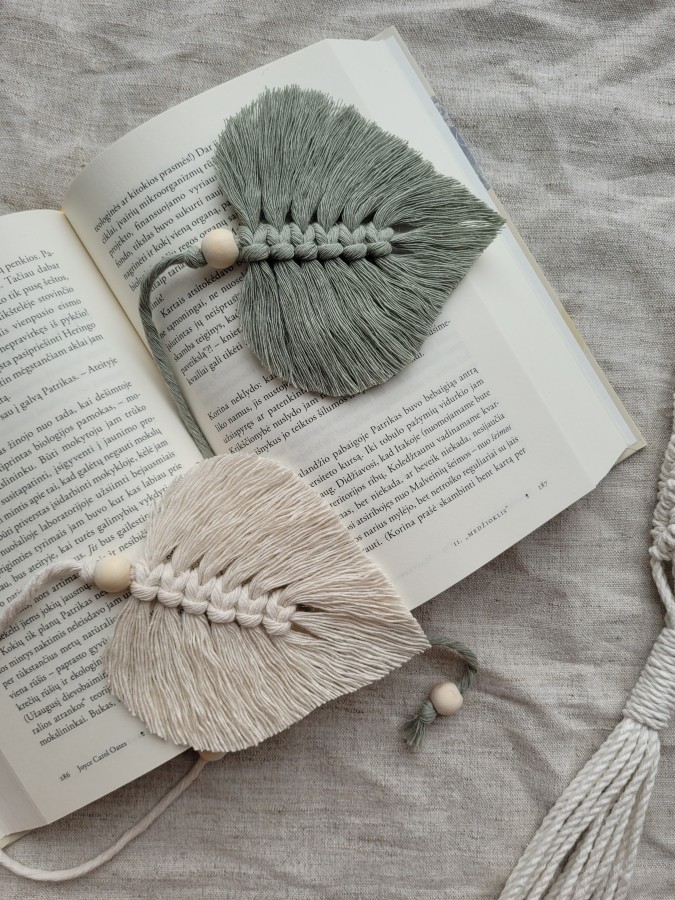 Rankų darbo dekoracija - knygos skirtukas