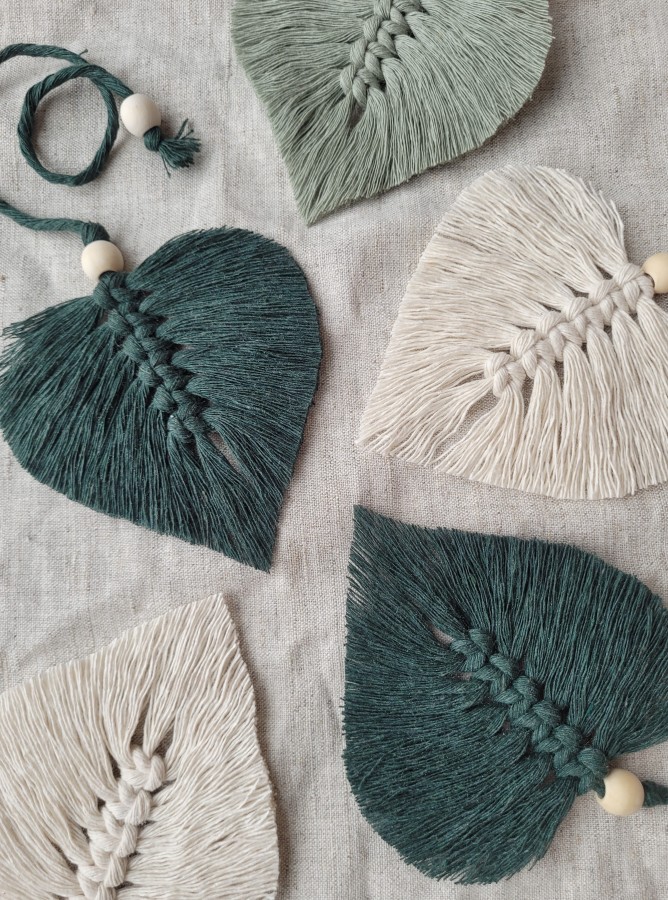 Rankų darbo dekoracija - knygos skirtukas