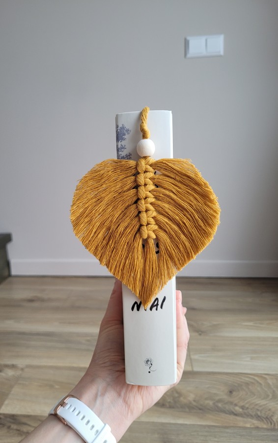 Rankų darbo dekoracija - knygos skirtukas