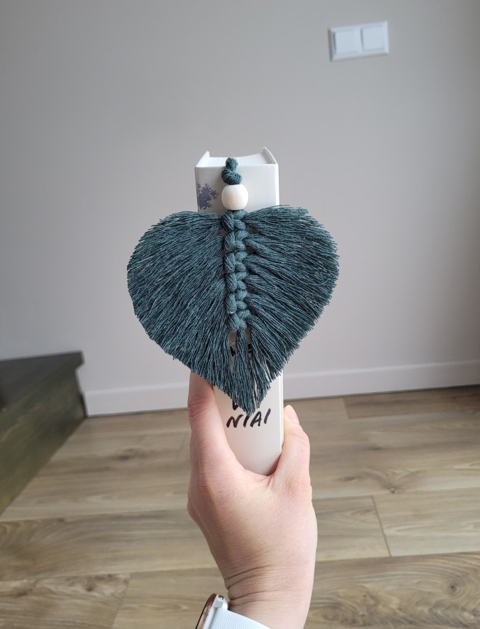 Rankų darbo dekoracija - knygos skirtukas