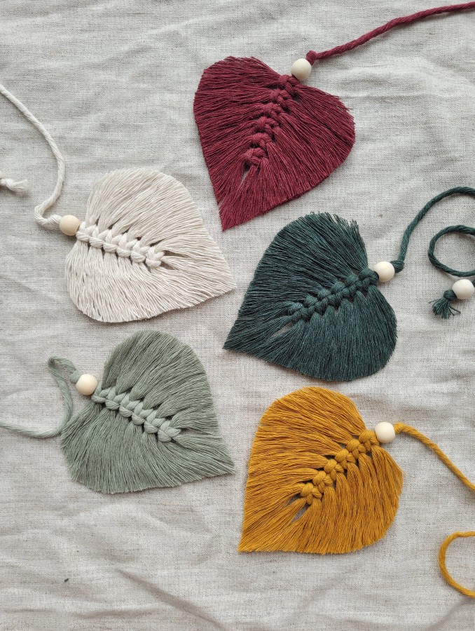 Rankų darbo dekoracija - knygos skirtukas